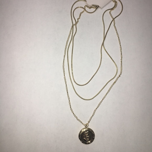 Flower Engraved Round Pendant Layered Necklace - Picture 5 of 6